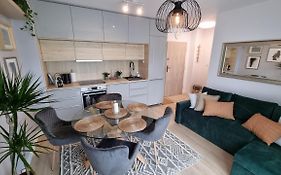 Apartament Mlody Gdansk - Bezplatny Parking, Mocne Wifi, Dobre Polaczenie Z Lotniskiem